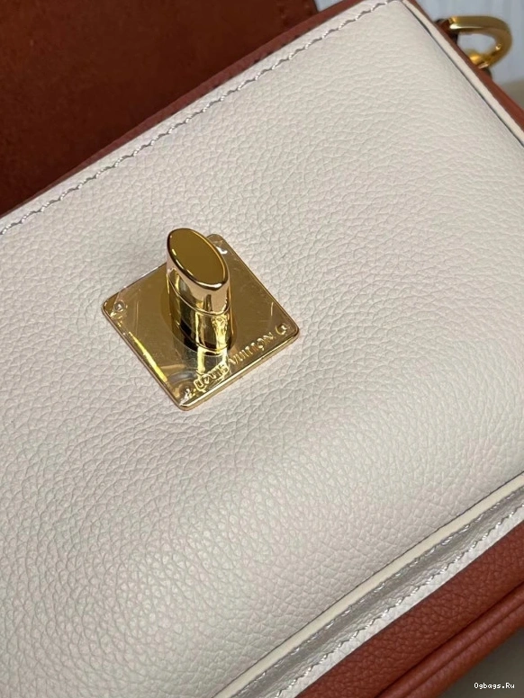 LOUIS TENDER VUITTON LOCKME 0523